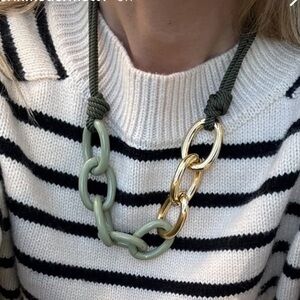 Elegant Green and Gold Chain Necklace